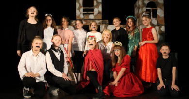Sztuka o mało co teatralna na sześć lat grupy teatralnej „TREMA” Sztuka o mało co teatralna na sześć lat grupy teatralnej „TREMA”